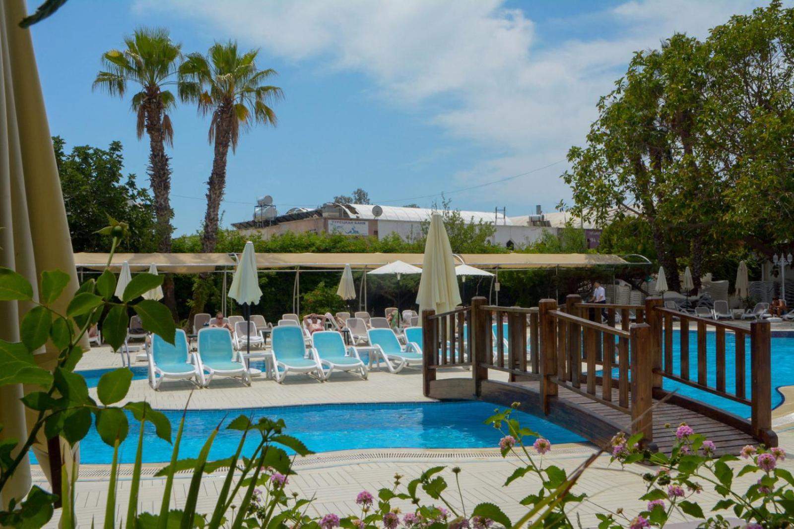 אנטליה Miramor Hotel & Spa מראה חיצוני תמונה A swimming pool in Cyprus