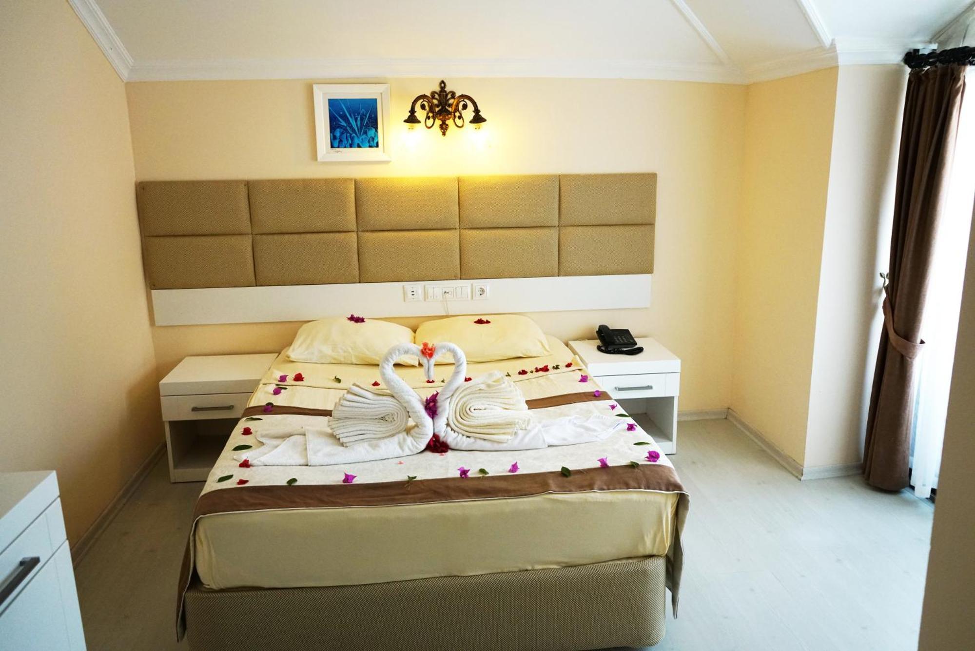 אנטליה Miramor Hotel & Spa מראה חיצוני תמונה A bedroom at the hotel