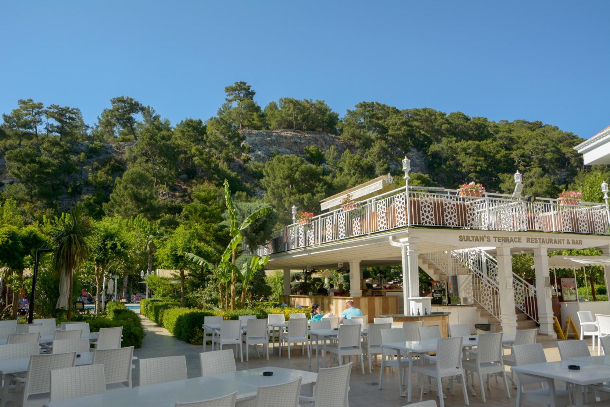 אנטליה Miramor Hotel & Spa מראה חיצוני תמונה The restaurant at the top of the hill