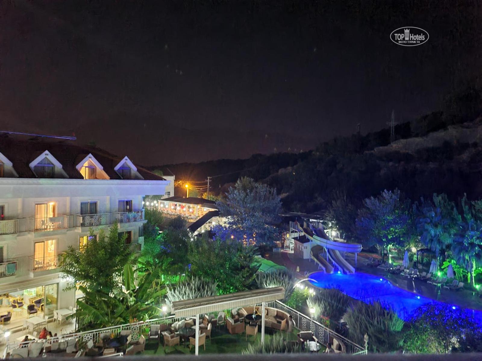 אנטליה Miramor Hotel & Spa מראה חיצוני תמונה The resort at night